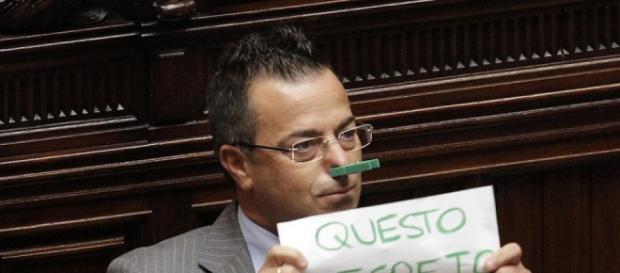 Foto di Gianluca Buonanno durante una seduta in parlamento Foto di Gianluca Buonanno durante una seduta in parlamento