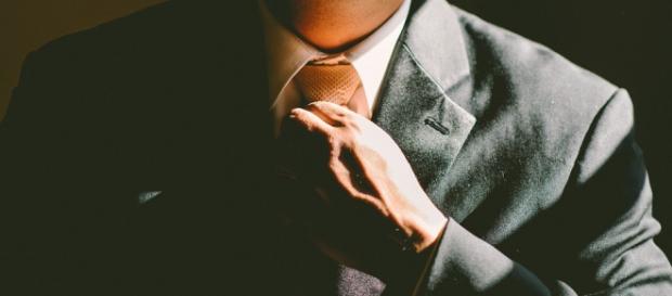 https://pixabay.com/en/tie-necktie-adjust-adjusting-man-690084/ https://pixabay.com/en/tie-necktie-adjust-adjusting-man-690084/
