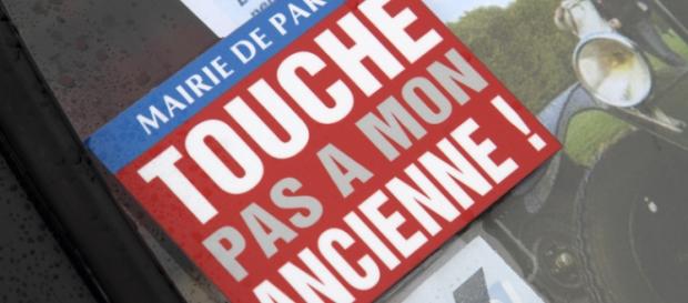 Slogan contre la décision de la Mairie de Paris... Slogan contre la décision de la Mairie de Paris...