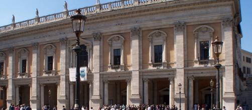 La facciata dei Musei Capitolini a Roma La facciata dei Musei Capitolini a Roma