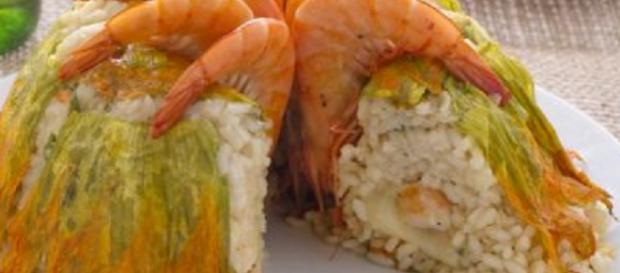 Anello di riso con mozzarella e gamberi Anello di riso con mozzarella e gamberi
