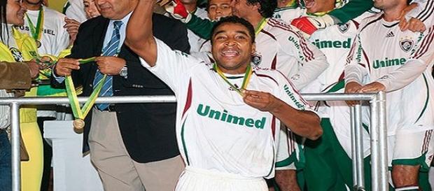 Atual treinador do Grêmio, Roger, foi o herói do título do Flu, na Copa do Brasil de 2007 (Fonte: Explosão Tricolor) Atual treinador do Grêmio, Roger, foi o herói do título do Flu, na Copa do Brasil de 2007 (Fonte: Explosão Tricolor)