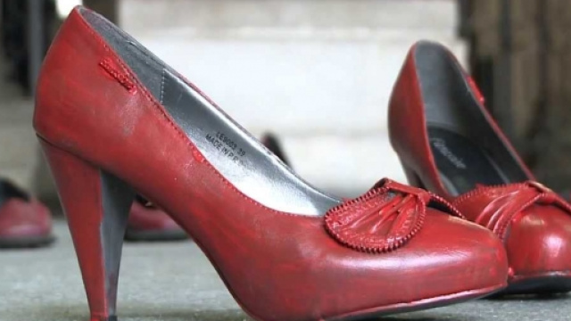 Trieste: obbligata a digiunare dal fidanzato.