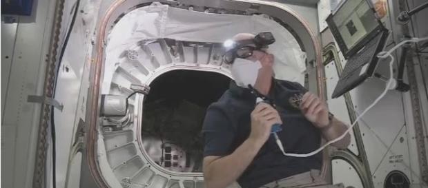 Astronauta fez a primeira inspeção no Módulo de Atividade Expansível Biglow Astronauta fez a primeira inspeção no Módulo de Atividade Expansível Biglow