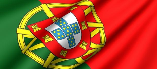 Bandeira deve ser vista da rua com o verde no lado esquerdo Bandeira deve ser vista da rua com o verde no lado esquerdo