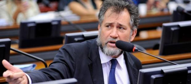 deputados batem boca na Câmara dos deputados deputados batem boca na Câmara dos deputados