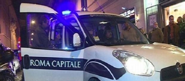 Trei italieni i-au tăiat un deget unui român Trei italieni i-au tăiat un deget unui român