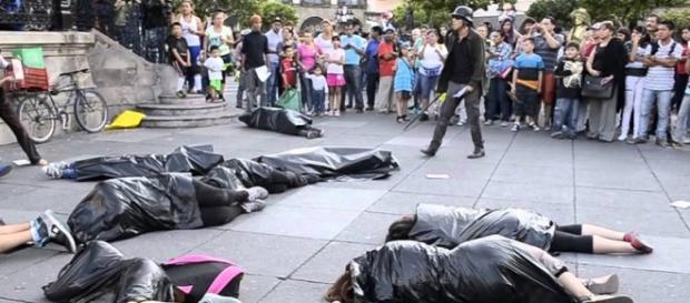 Una protesta en contra de la violencia en México Una protesta en contra de la violencia en México