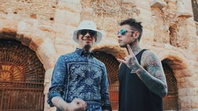 Fedez e J-Ax, numeri da record con "Vorrei ma non posto".