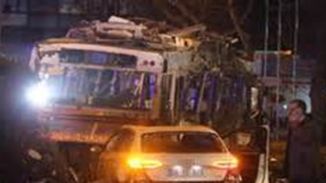 Il luogo dell'attentato subito dopo l'esplosione