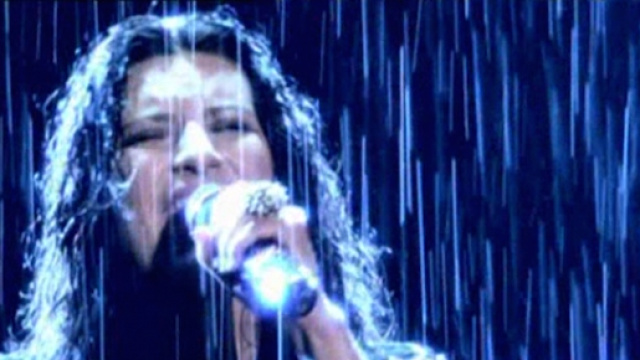 Laura Pausini durante un concerto