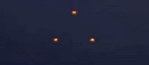 Ufo di forma triangolare avvistato nel deserto da numerosi testimoni