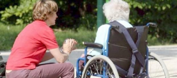 Badantele riscă enorm dacă nu iau în calcul bătrânețea Badantele riscă enorm dacă nu iau în calcul bătrânețea