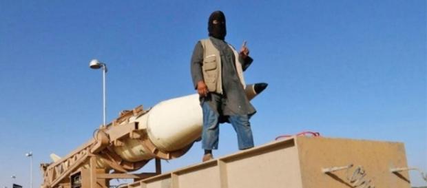 ISIS arată o rachetă balistică capturată într-un material de propagandă video din 2014 ISIS arată o rachetă balistică capturată într-un material de propagandă video din 2014