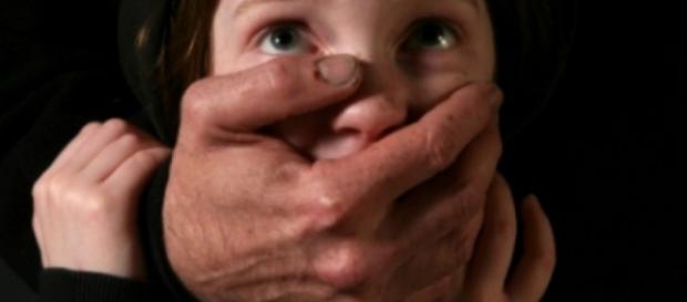Minoră violată de un cadru medical Minoră violată de un cadru medical
