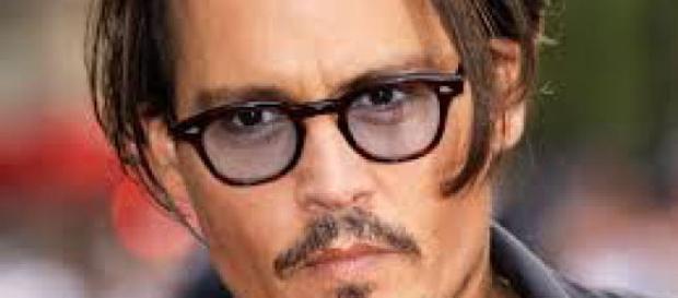 Johnny Depp ist mitten im Rosenkrieg mit Amber Heard Johnny Depp ist mitten im Rosenkrieg mit Amber Heard
