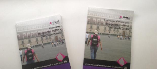 Libros que el INE otorga a quiénes salieron seleccionados para aleccionarlos Libros que el INE otorga a quiénes salieron seleccionados para aleccionarlos