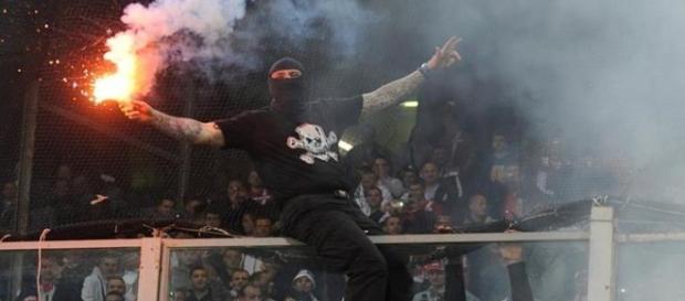 Los hooligans vuelven a dejar al fútbol como un tema secundario. Los hooligans vuelven a dejar al fútbol como un tema secundario.