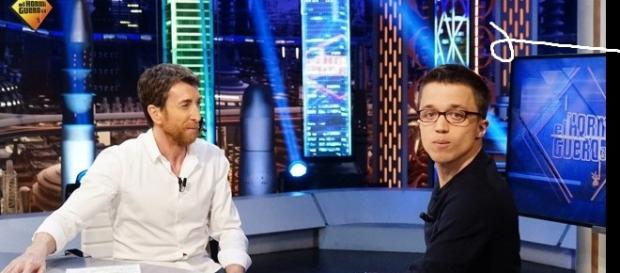 Pablo Motos e Iñigo Errejón durante la entrevista. Pablo Motos e Iñigo Errejón durante la entrevista.