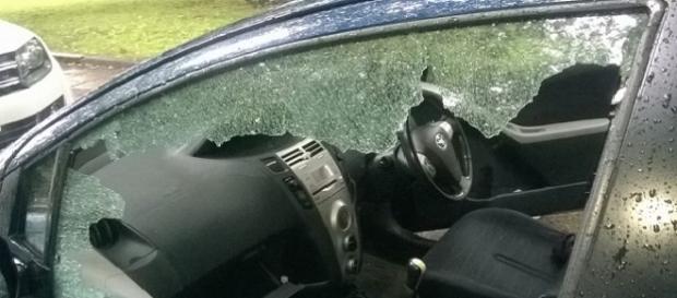 Autoturismele românilor au fost distruse Autoturismele românilor au fost distruse