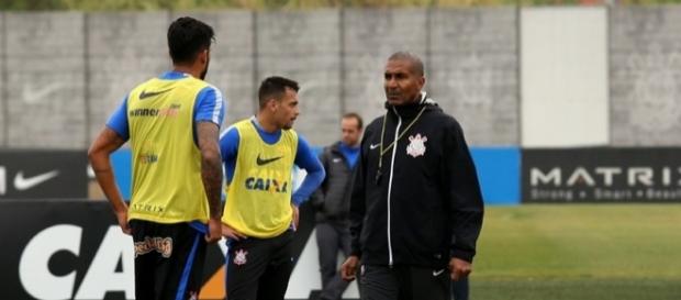 Cristóvão Borges não poderá contar com Camacho por aproximadamente um mês. Cristóvão Borges não poderá contar com Camacho por aproximadamente um mês.