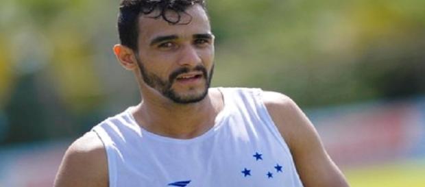 Ex-Cruzeiro e Palmeiras, Henrique Dourado pode acertar com o Flu (Foto: Washington Alves/Light Press/Cruzeiro) Ex-Cruzeiro e Palmeiras, Henrique Dourado pode acertar com o Flu (Foto: Washington Alves/Light Press/Cruzeiro)