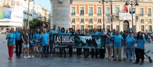 Grupo de voluntarios en la Puerta del Sol Grupo de voluntarios en la Puerta del Sol