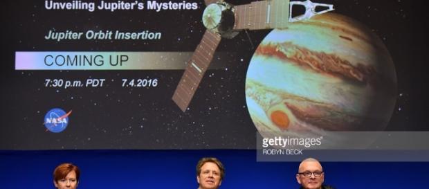 Holds Briefing On Juno Mission Arrival At Jupiter | Getty Images - gettyimages.fr Holds Briefing On Juno Mission Arrival At Jupiter | Getty Images - gettyimages.fr