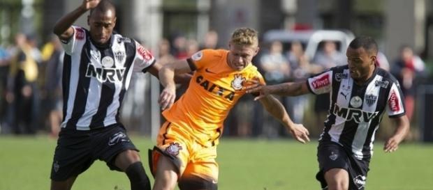 Mesmo sem chances para jogar, Marlone prefere continuar no Corinthians Mesmo sem chances para jogar, Marlone prefere continuar no Corinthians