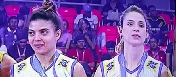 Indefinição sobre quem será a líbero titular da seleção brasileira no Rio-2016 (reprodução Sportv) Indefinição sobre quem será a líbero titular da seleção brasileira no Rio-2016 (reprodução Sportv)