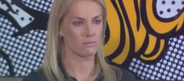 Ana Hickmann chora ao falar de cunhado Ana Hickmann chora ao falar de cunhado
