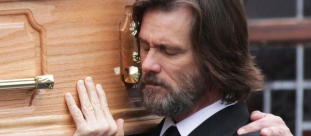 Jim Carrey furious at publishing of ex's death Jim Carrey furious at publishing of ex's death