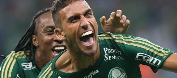 Rafael Marques e Arouca comemoram gol no Verdão Rafael Marques e Arouca comemoram gol no Verdão