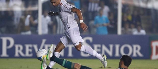 Rivalidade marcou os últimos confrontos entre as duas equipes Rivalidade marcou os últimos confrontos entre as duas equipes