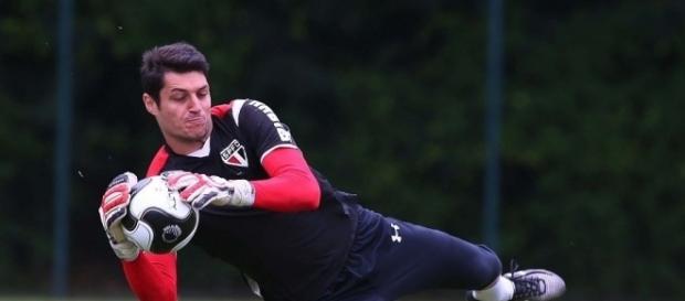 São Paulo | Denis finalmente renova seu contrato com o tricolor. São Paulo | Denis finalmente renova seu contrato com o tricolor.
