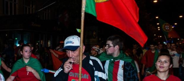 Supporters portugais dans les rues de Lausanne. Crédit photo, Gustave Deghilage Supporters portugais dans les rues de Lausanne. Crédit photo, Gustave Deghilage