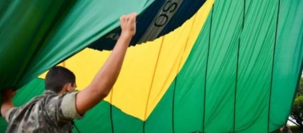 Temer obriga Bandeira Nacional Temer obriga Bandeira Nacional