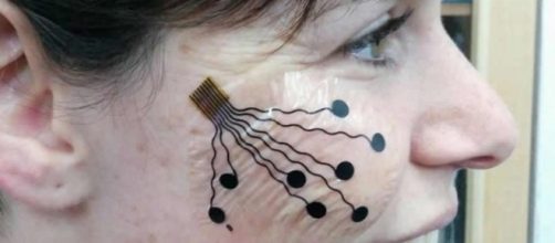 Nanotecnologie: il tatuaggio elettronico che promette di registrare i segnali bioelettrici