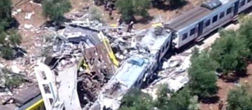 Ultime notizie cronaca, martedì 12 luglio: scontro fra due treni tra Andria e Corato