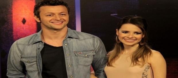 Fã acusa Lucas Lima de não deixar seu namorado entrar para tirar foto com Sandy Fã acusa Lucas Lima de não deixar seu namorado entrar para tirar foto com Sandy