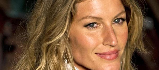 Gisele Bündchen poses topless for new Givenchy campaign Gisele Bündchen poses topless for new Givenchy campaign