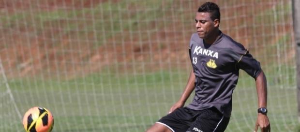 O atacante Gustavo, do Criciúma, pode ser o novo reforço do Corinthians. O atacante Gustavo, do Criciúma, pode ser o novo reforço do Corinthians.