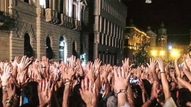 Caltanissetta, folla in corso Umberto
