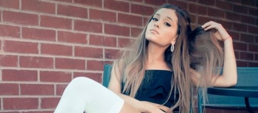 Ariana Grande tranquillizza i fans su Facebook sulle date dei concerti