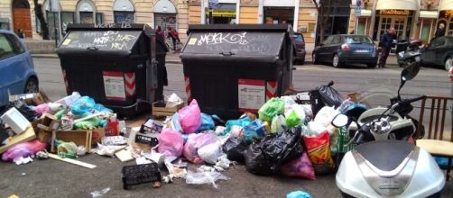 La crisi dei rifiuti urbani travolge Roma Capitale