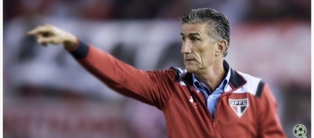 Bauza quer mais jogadores especialistas em Libertadores Bauza quer mais jogadores especialistas em Libertadores