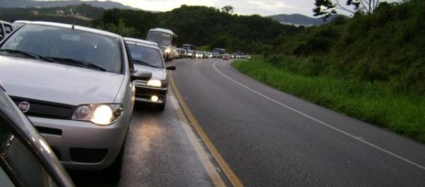 Lei que torna farol baixo obrigatório entrou em vigor na sexta-feira, 08 de julho Lei que torna farol baixo obrigatório entrou em vigor na sexta-feira, 08 de julho