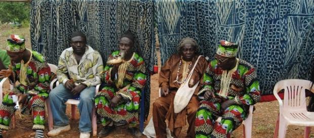 Scèbe de cérémonie traditionnelle chez les Bamilekés du Cameroun Scèbe de cérémonie traditionnelle chez les Bamilekés du Cameroun