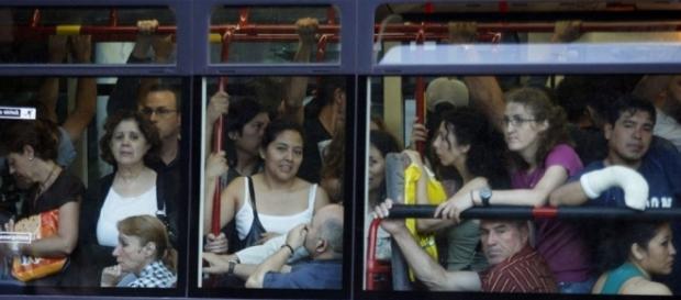 Un autobús lleno de viajeros | Edición impresa | EL PAÍS - elpais.com Un autobús lleno de viajeros | Edición impresa | EL PAÍS - elpais.com