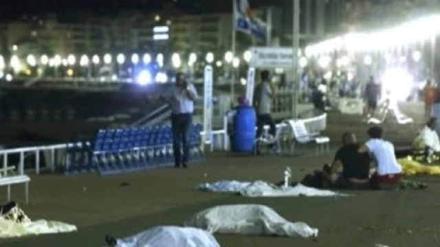 Attentato a Nizza, camion piomba sulla folla: almeno 84 morti ... - palermomania.it